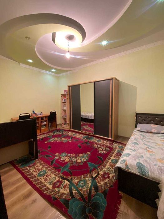 Олмос мах. 7 соток 5 хона ховли сотилади