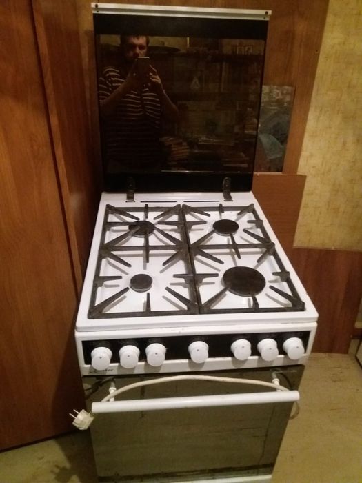 Продам газовую плиту б/у