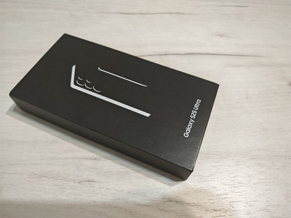 Чисто нов Samsung Galaxy S25 Ultra 5G 12GB RAM 512 GB 24м гаранция