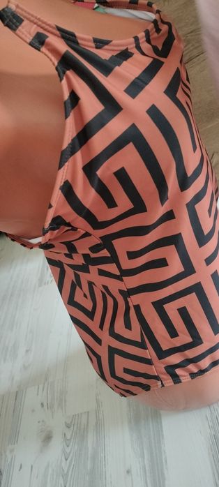 Vând Costum baie