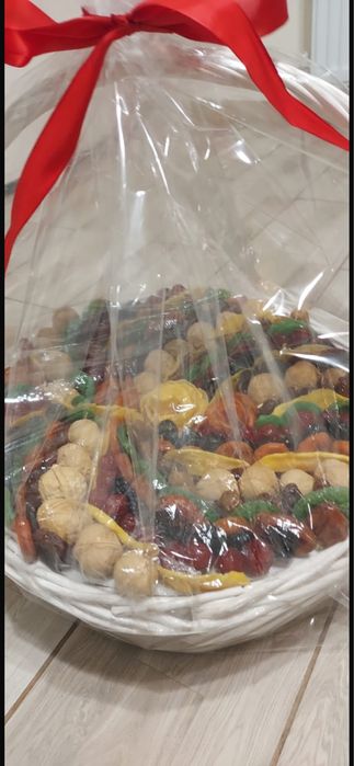 Корзину сухофрукты