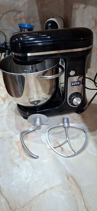 Планетарен миксер тестомесачка