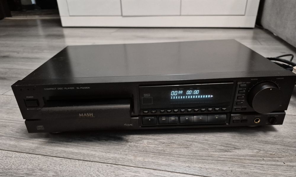 CD player Technics SL PG 520 A, fabricat in Germania.