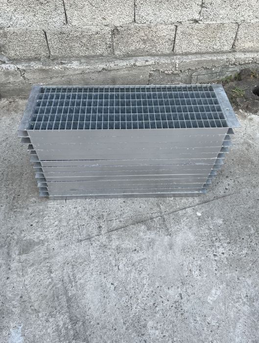 Trepte zincate antiderapante