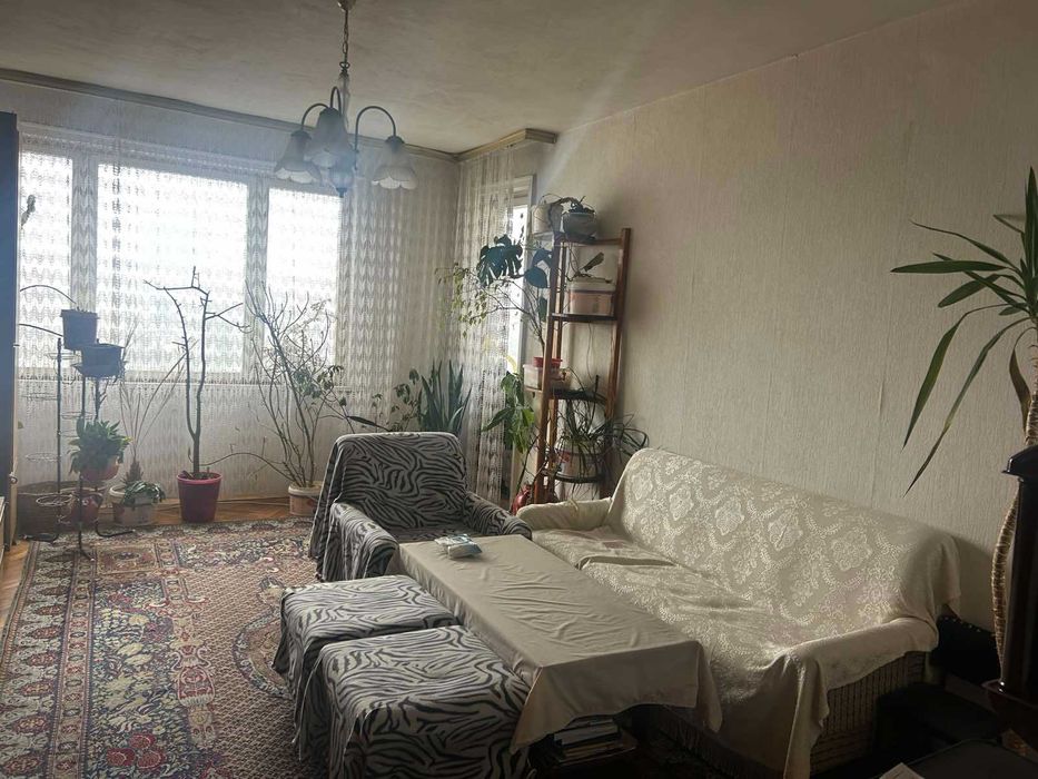 Тристаен тухлен апартамент, Център, гр. Попово