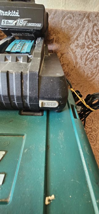 MAKITA комплект машини в много добро състояние, с зарядно и 5 батерии.