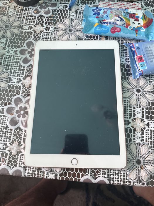 Продавам ipad 6то поколение