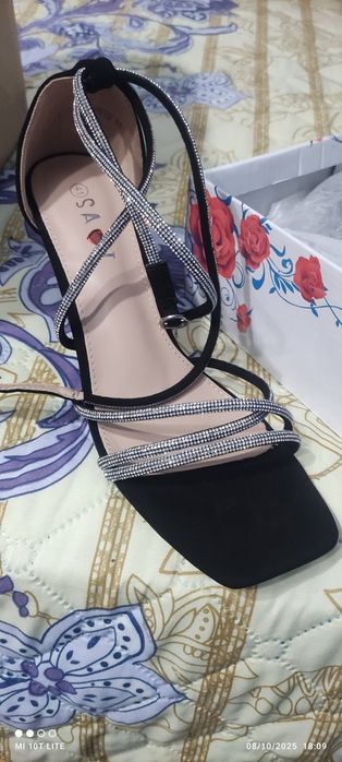 Сандали (чисто нови) официални