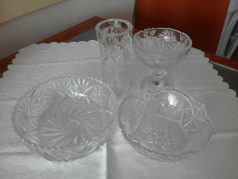 Красиви купи,ваза,плато,пепелник чешки кристал.Като нови,без проблеми