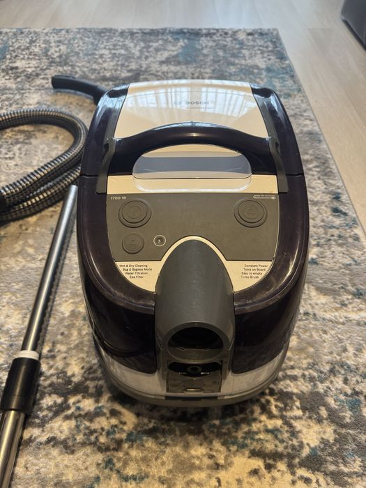 Aspirator cu spalare Bosch  AquaWash&Clean Serie 4 - 1700W