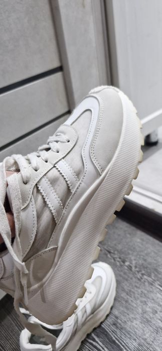 Продам кроссовки 4000 за пару