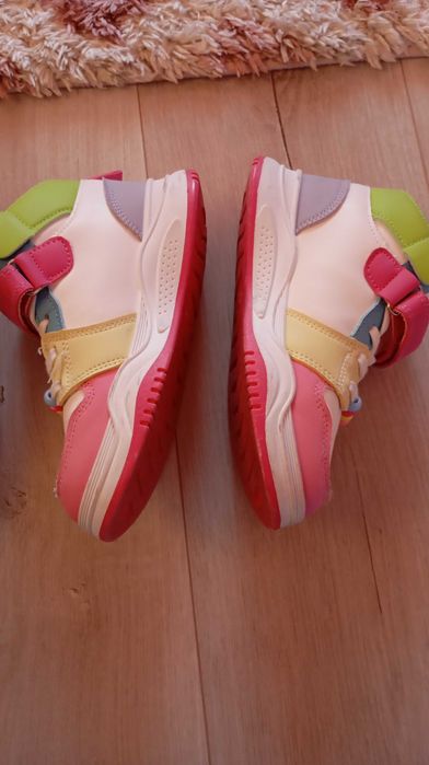 Сникърси за момиче