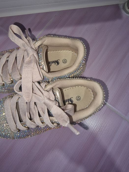 Уникални маратонки