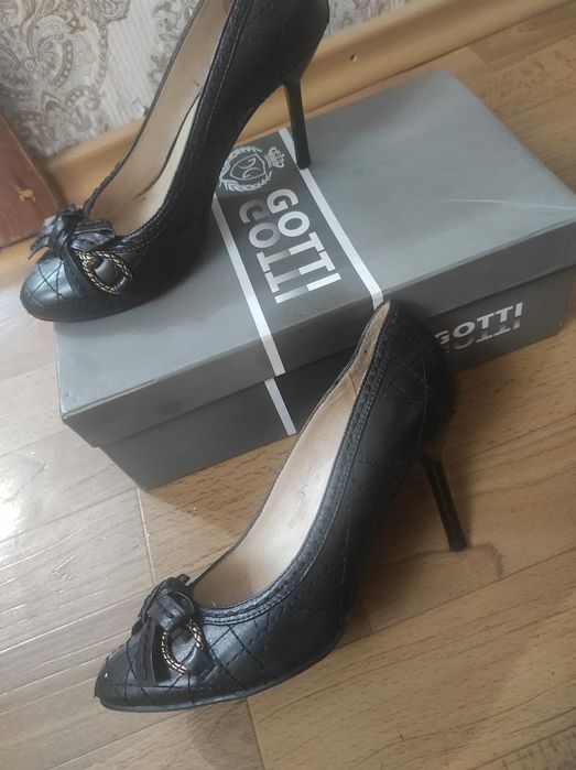 Продам туфли кожанные