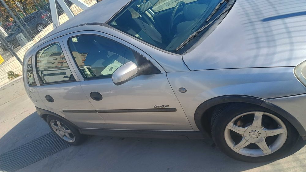 Opel corsa c напълно обслужена с платени застраховка,винетка и преглед