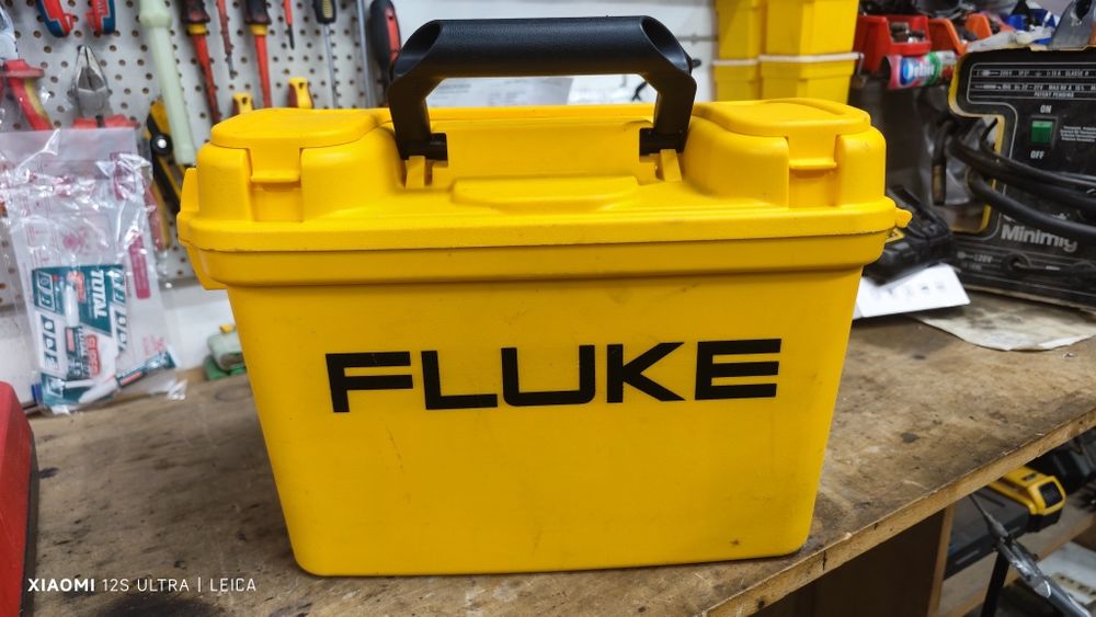 Мултитестер Fluke 1662