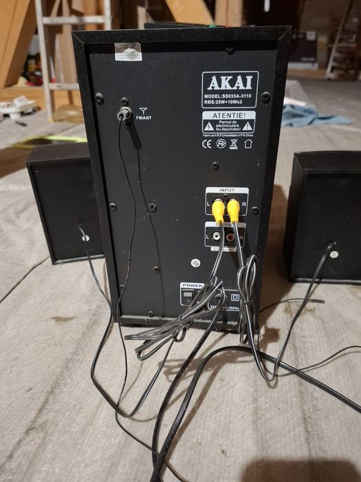 Sistem audio 2.1 Akai SS033A-3110 (Subwoofer + 2 boxe, telecomandă)