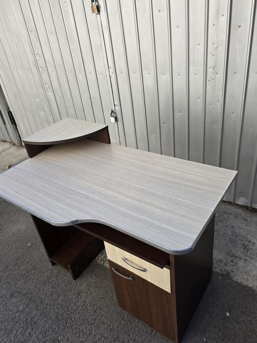 Vând Birou maro cu crem