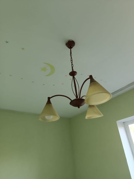 Продам хорошую люстру