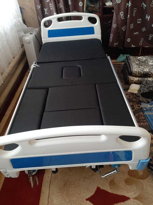 Медициинская кровать для  лежачих больных