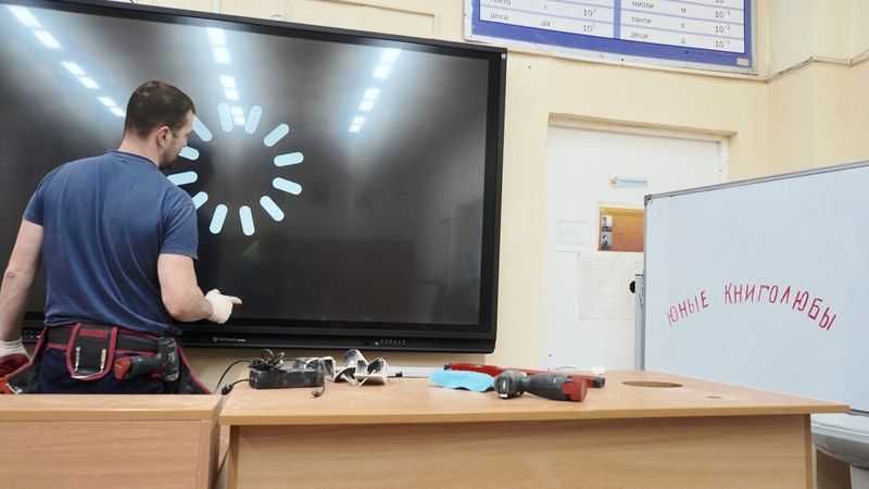 Установка Тв кронштейн и  Инфокиоски Сенсорные Доски 24/7 есть