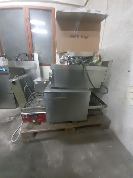 Американска тунелна/лентова фурна за пици