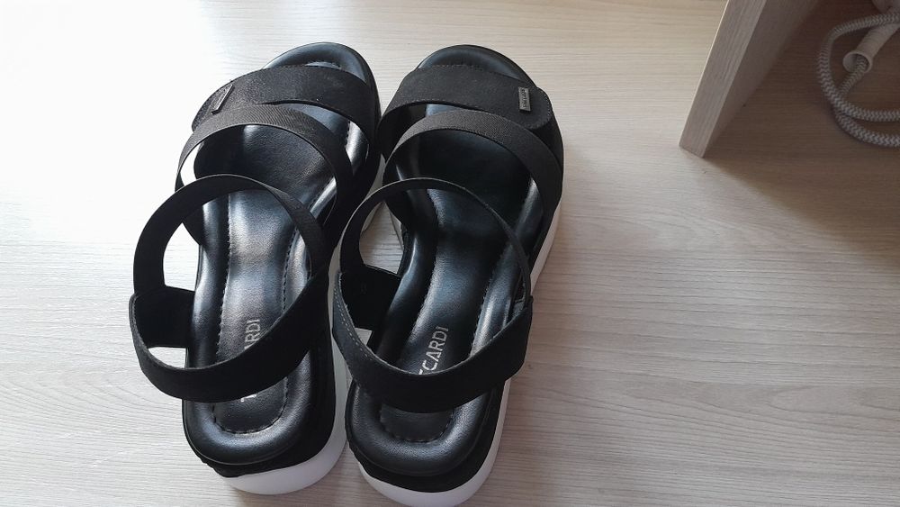 Женские сандали новые