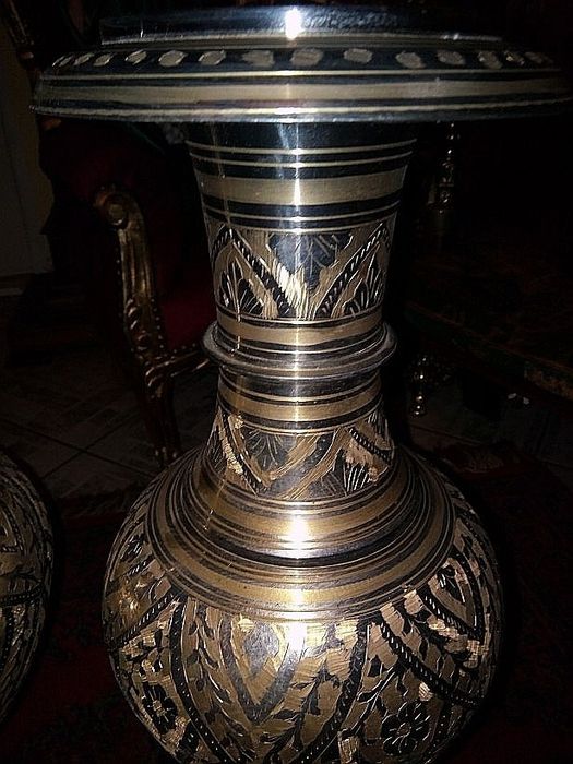 Set de 2 superbe vaze de podea din bronz masiv gravate