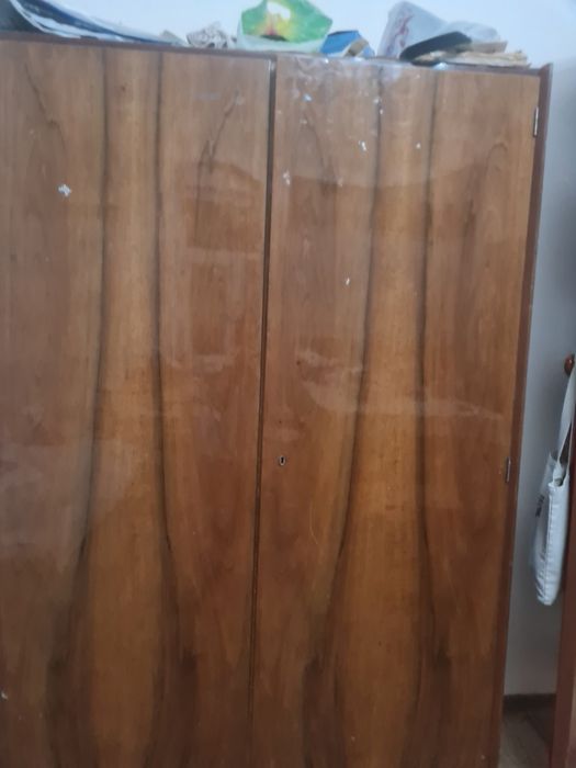 Продаётся шкаф двухдверный