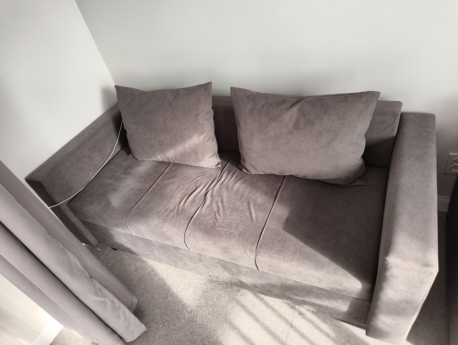 диван коричневый