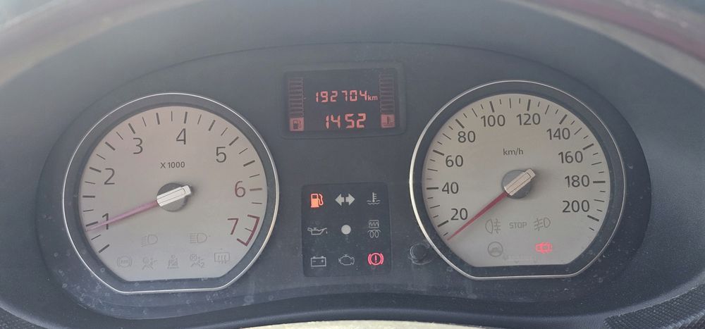 Dacia Logan 
Fabricatie 09.2010
Km: 193.000km
Dotari : 
Aer conditionat ,are Freon bagat de cateva luni
Geamuri electrice fata
Oglinzi elec