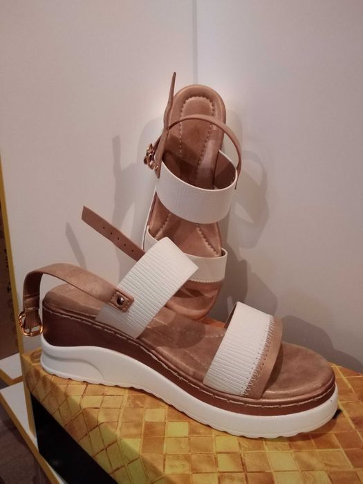 Сандали с платформа