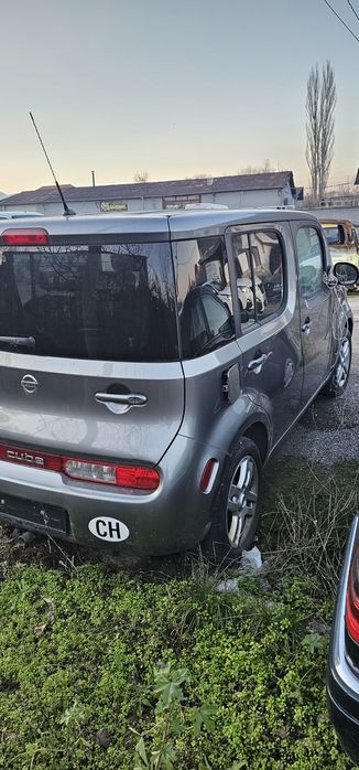 Nissan Cube на части..