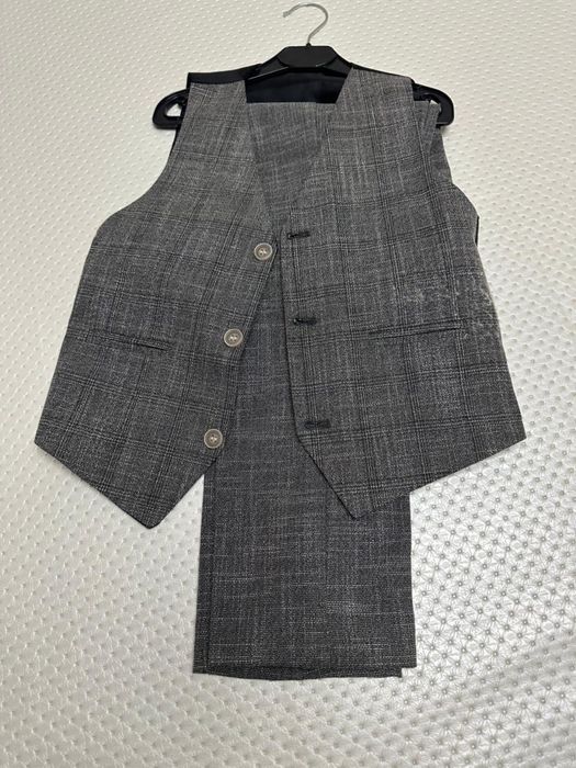 Продам брючный костюм тройка