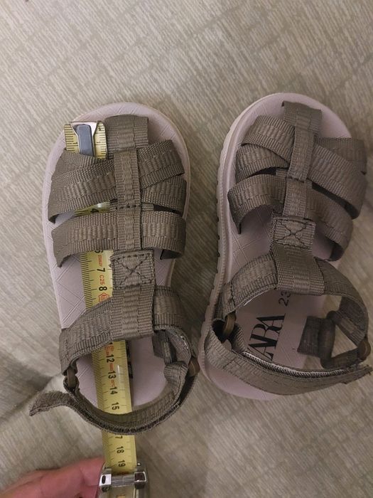 Детски сандали на Zara и Bobbi shoes, р-р 23 и 25. Като нови и нови.