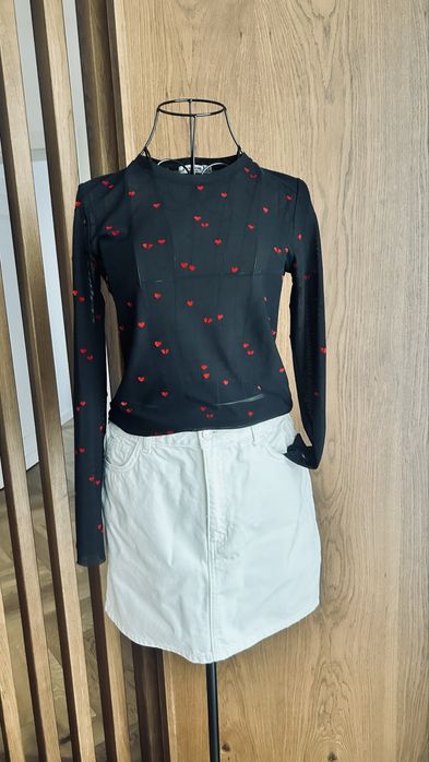 Bluza Stradivarius + fusta denim L.C. Waikiki, ambele impecabile.