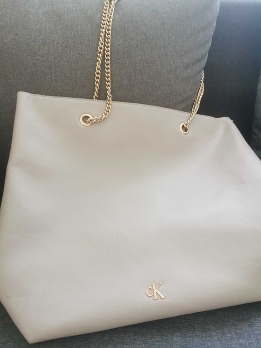 Vând poșetă Calvin klein