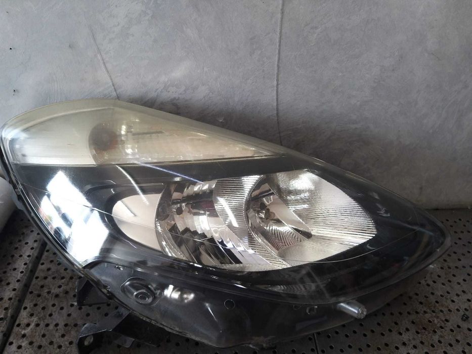 Far dreapta renault clio 3 89903413 7701072013 cu defect