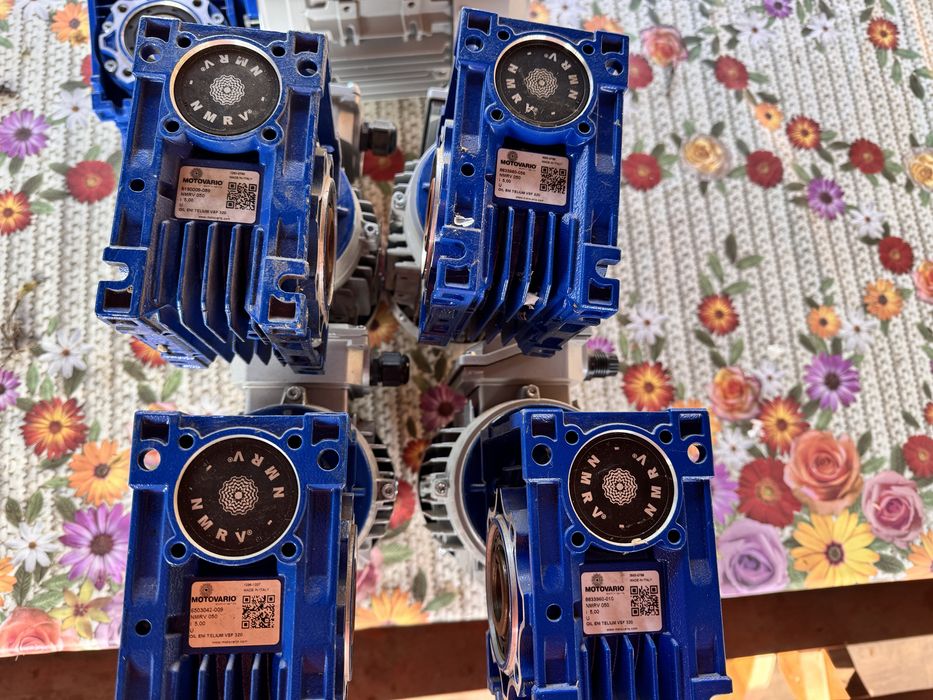 Motoare noi cu reductoare