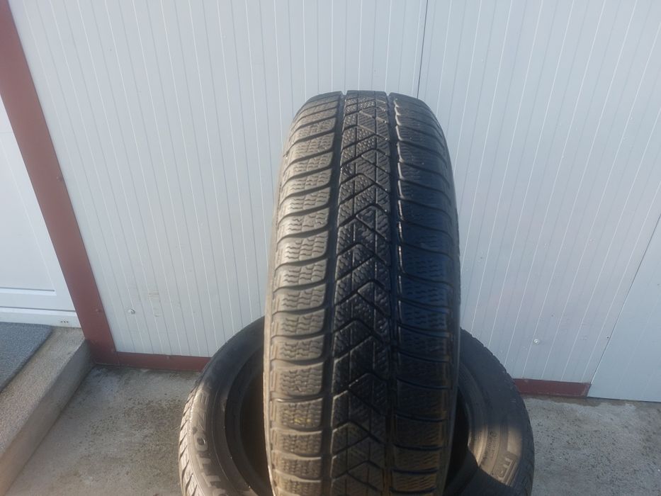 125 lei bucata! Set anvelope M+S/IARNA 205 60 17 Pirelli