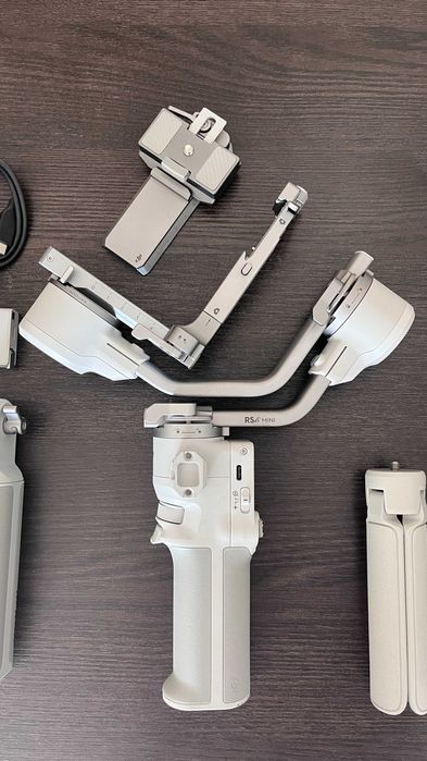 Стабилизатор: DJI RS 4 Mini Combo