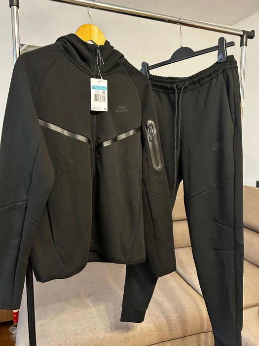 Compleu Nike Tech Black (marimi: S, M, L, XL, XXL)