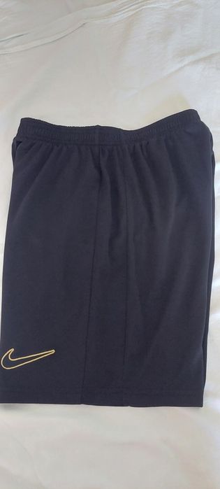 Продавам мъжки шорти Nike