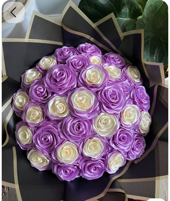 Денежный атласовый красивый букет