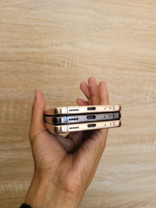 Samsung Galaxy Z Flip 4 (5G). Joyi 8/256 GB. Holati Yengide.