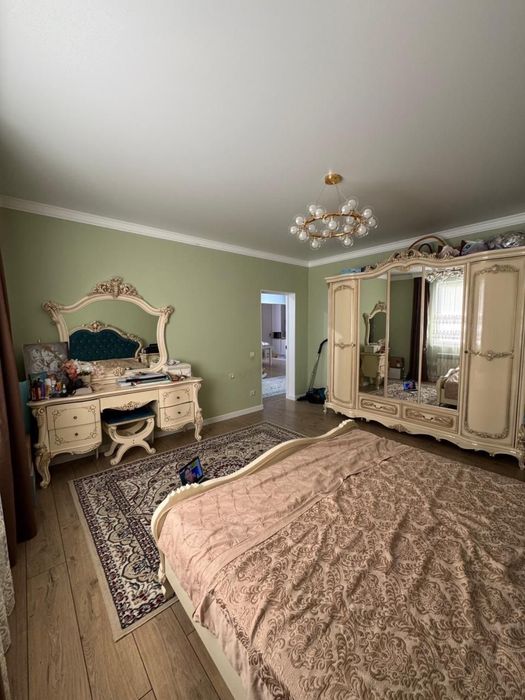 Диван сатылады..