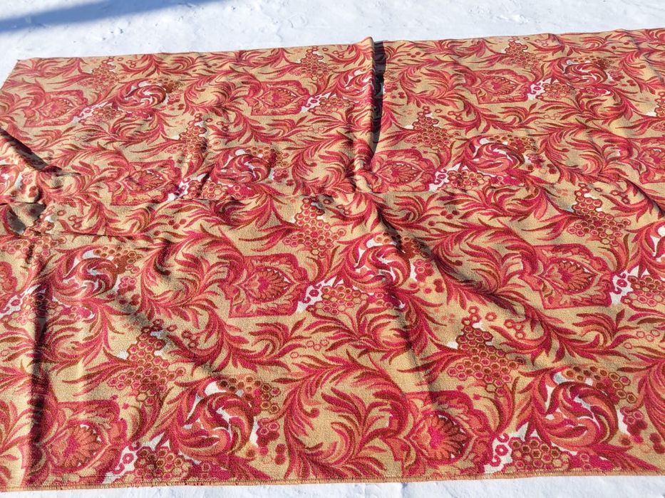 Ковры разные ,стульчики шт 5