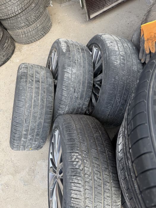 Покрышка 245/40/19