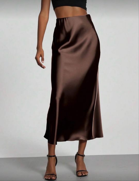 Дълга сатенирана пола