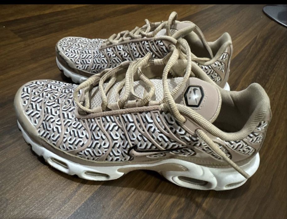 Кроссовки Nike .